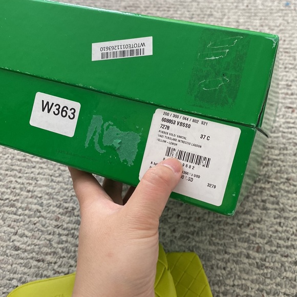 BOTTEGA VENETA light green Intrecciato Lido Sandals - Picture 3 of 6